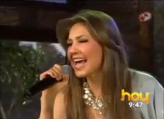 Durante su presentación en un canal mexicano, la cantante no pudo recordar parte de su tema Equivocada.