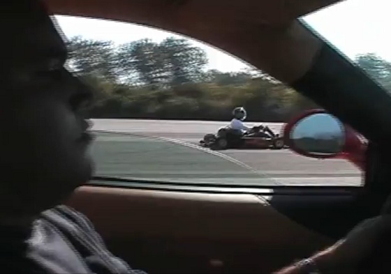 Jetkart vs Ferrari - carrera de arrancones