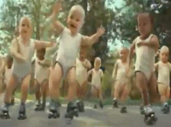Bebés bailando Funky Town